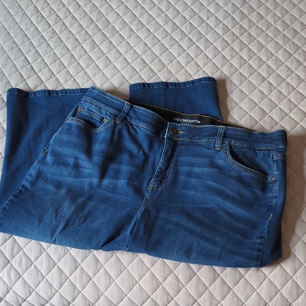Liz Claiborne Women's Dark Indigo Straight Leg Cropped Jeans